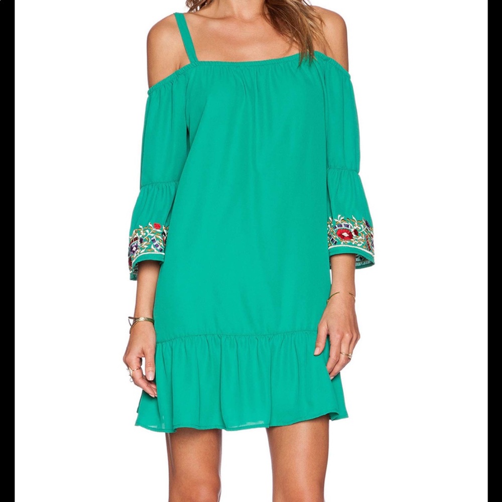 Green flounce hem embroidery dress